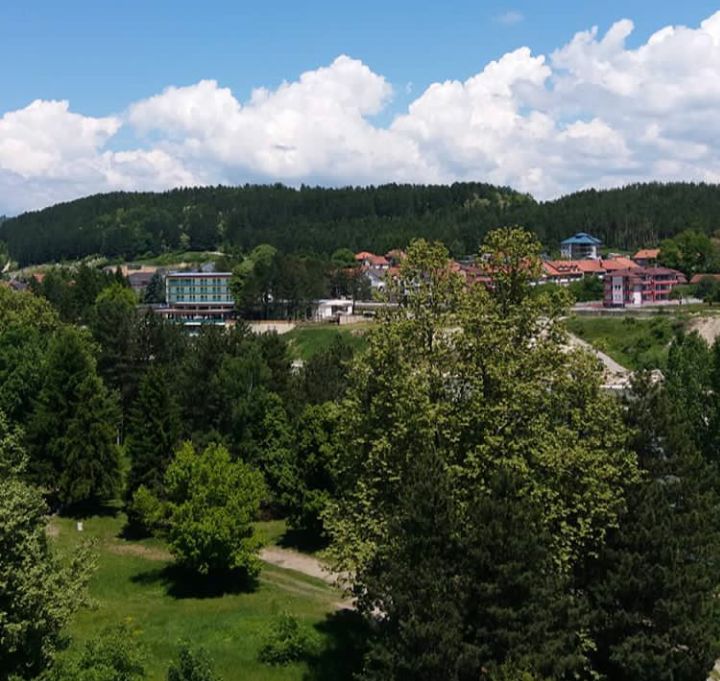 umjereno do potpuno oblačno