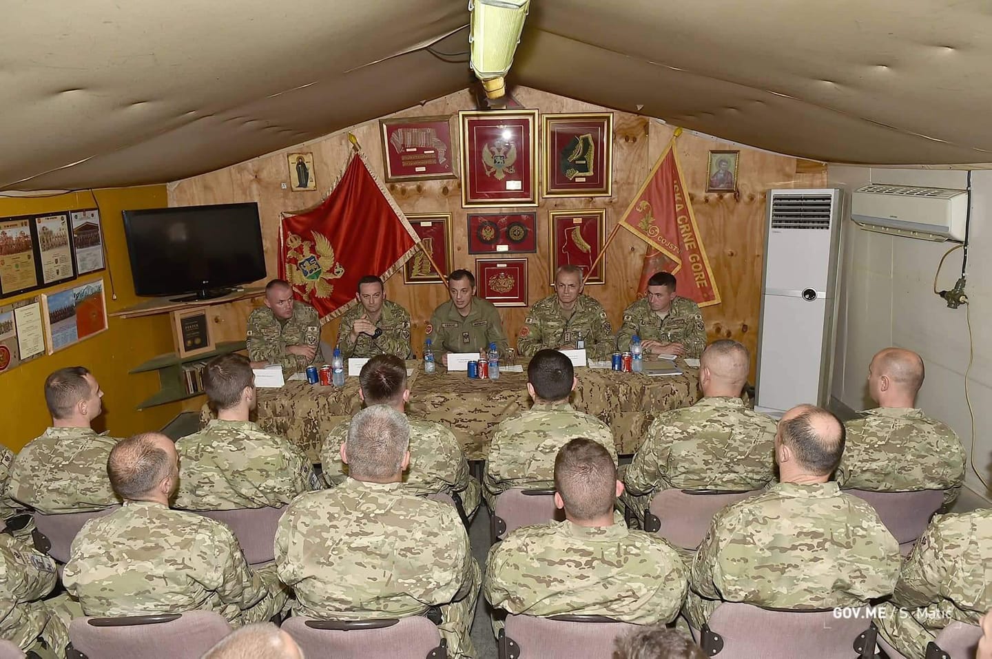 Na slici se nalaze vojnici Vojske Crne Gore