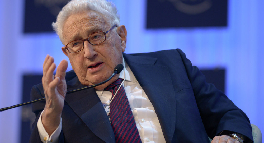 Na slici se nalazi Henri Kisindžer