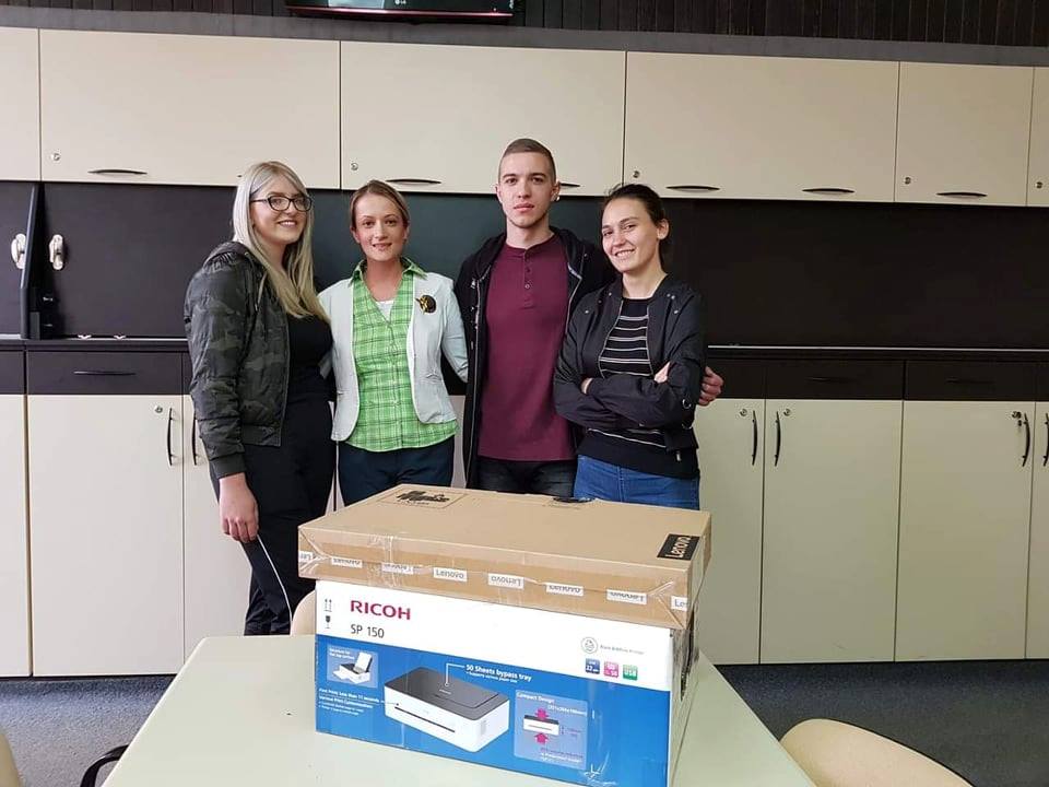 Na slici se nalazi Mladen Cimbaljević