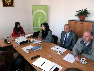 na slici se nalaze predstavnici NVO na sastanku