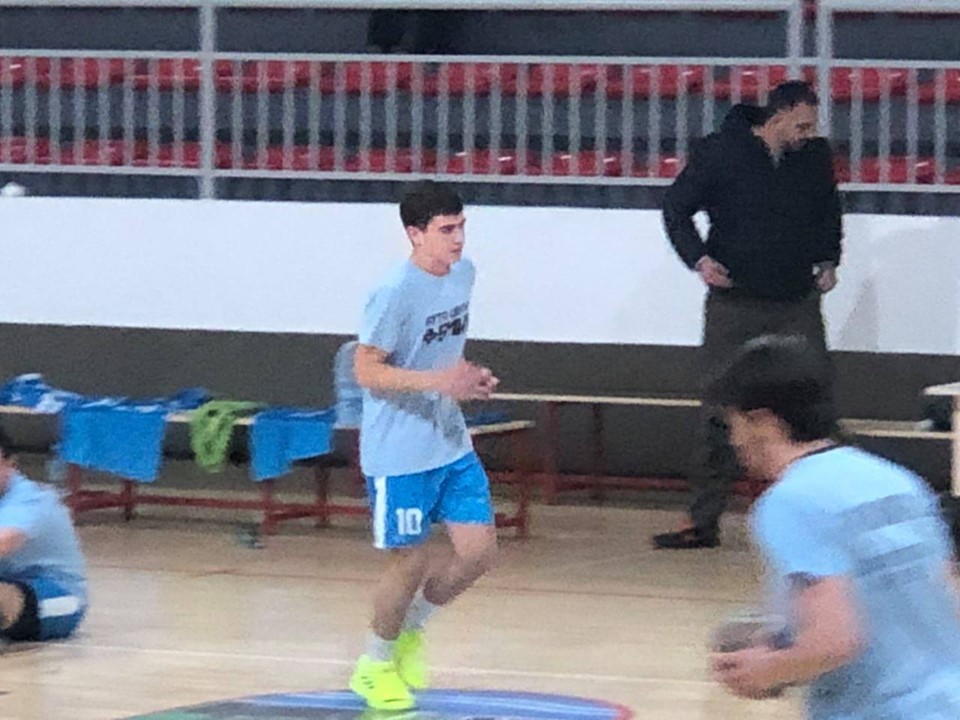 Na slici se nalazi beranski rukometaš Vojislav Vojo Vukić