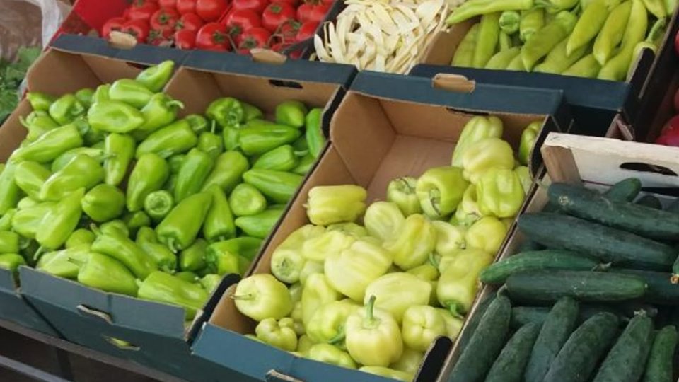 na slici je povrce, paprike