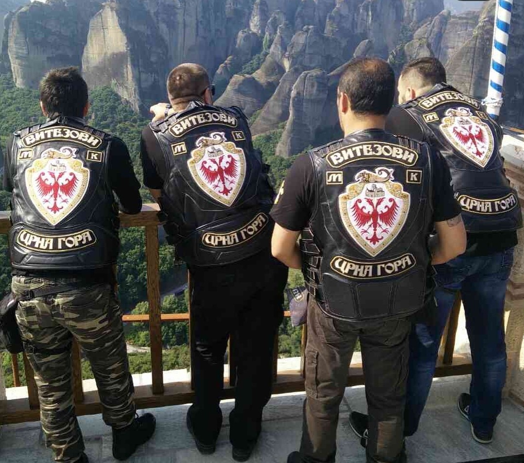 na slici se nalaze ljudi