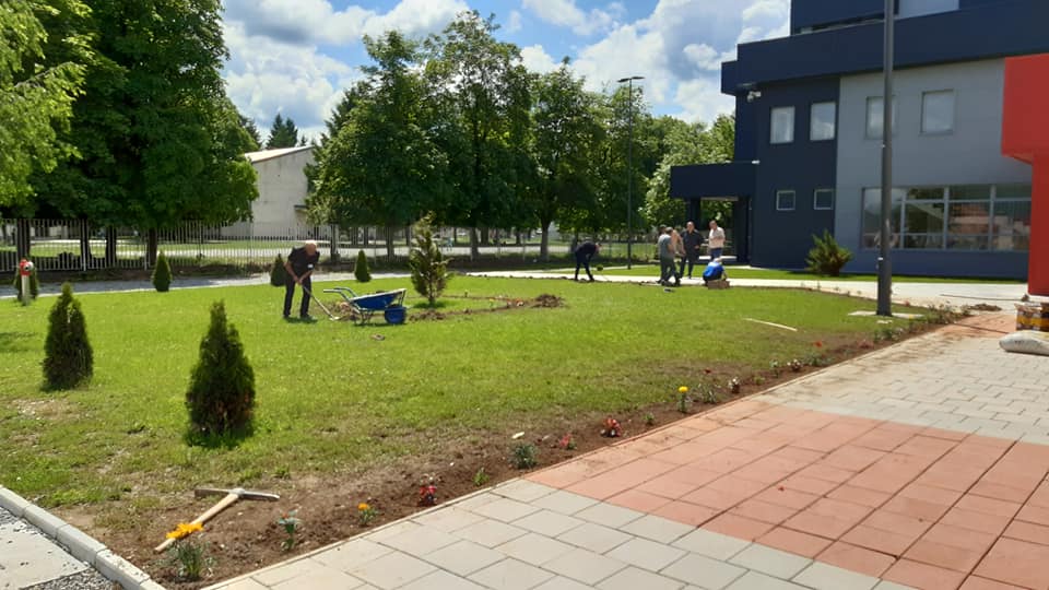 Dvorište ispred Dvorane