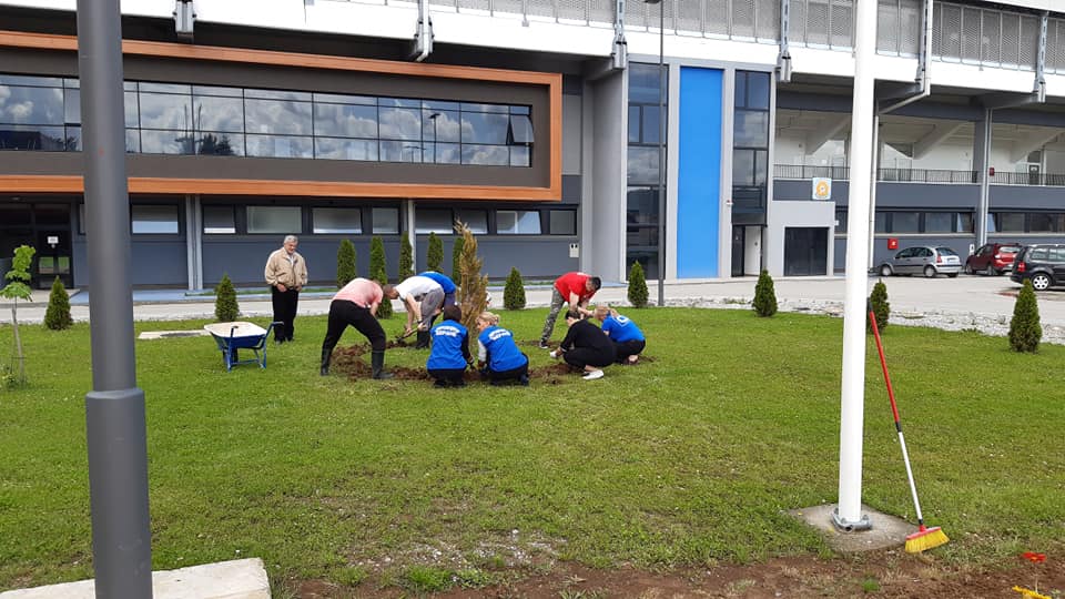 Dvorište ispred Dvorane