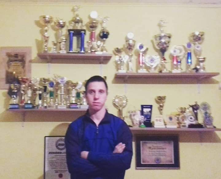 Na slici se nalazi Mašan Anđelić