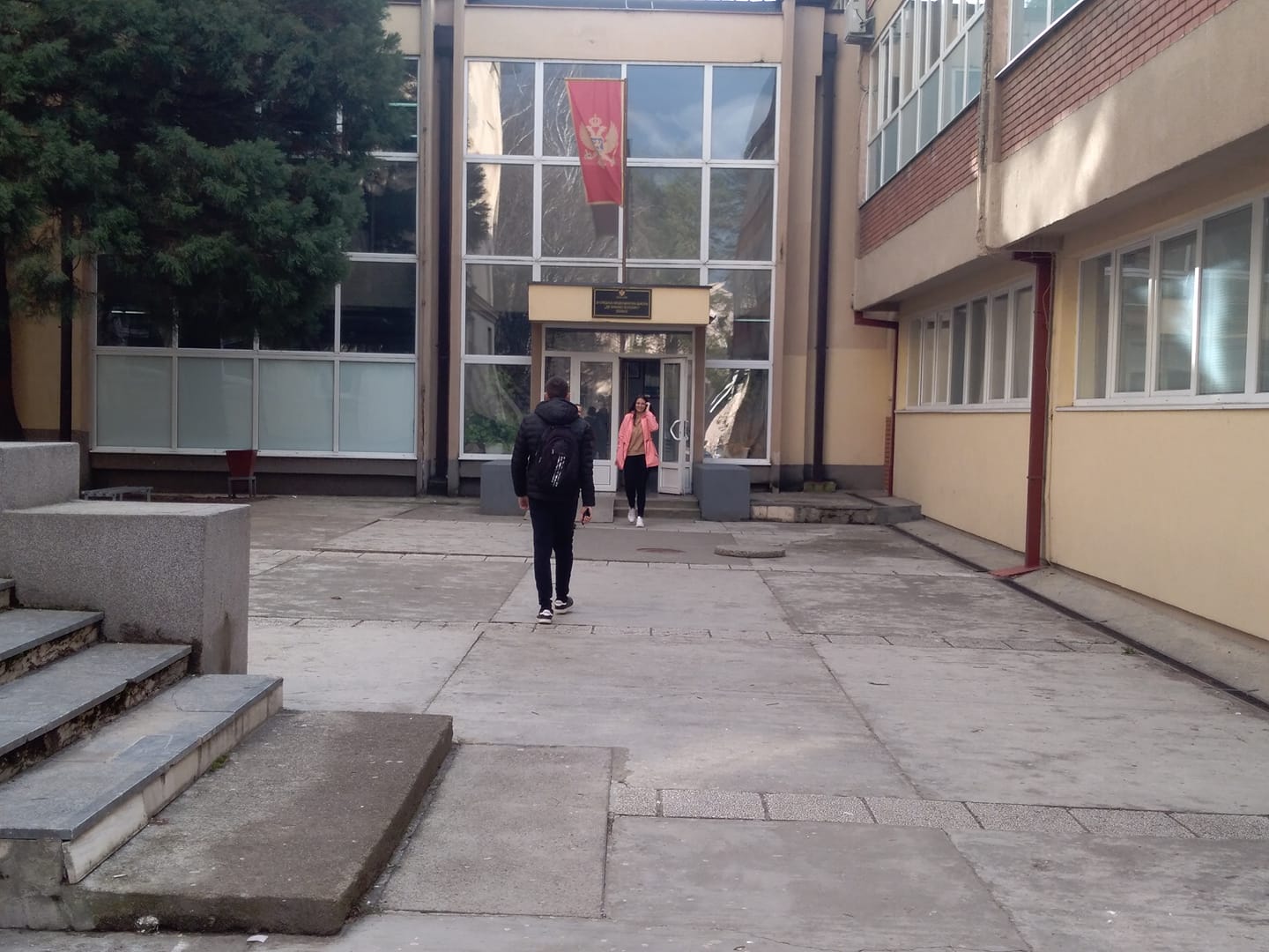 Srednja medicinska škola dr Branko Zogović