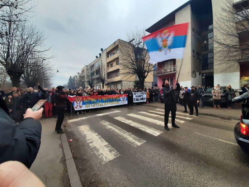 Veliki broj građana prisustvovao litiji i protestnoj šetnji
