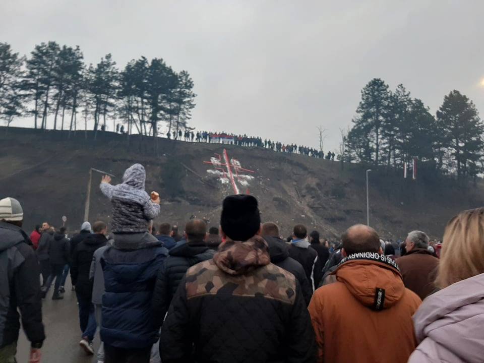 Veliki broj građana prisustvovao litiji i protestnoj šetnji