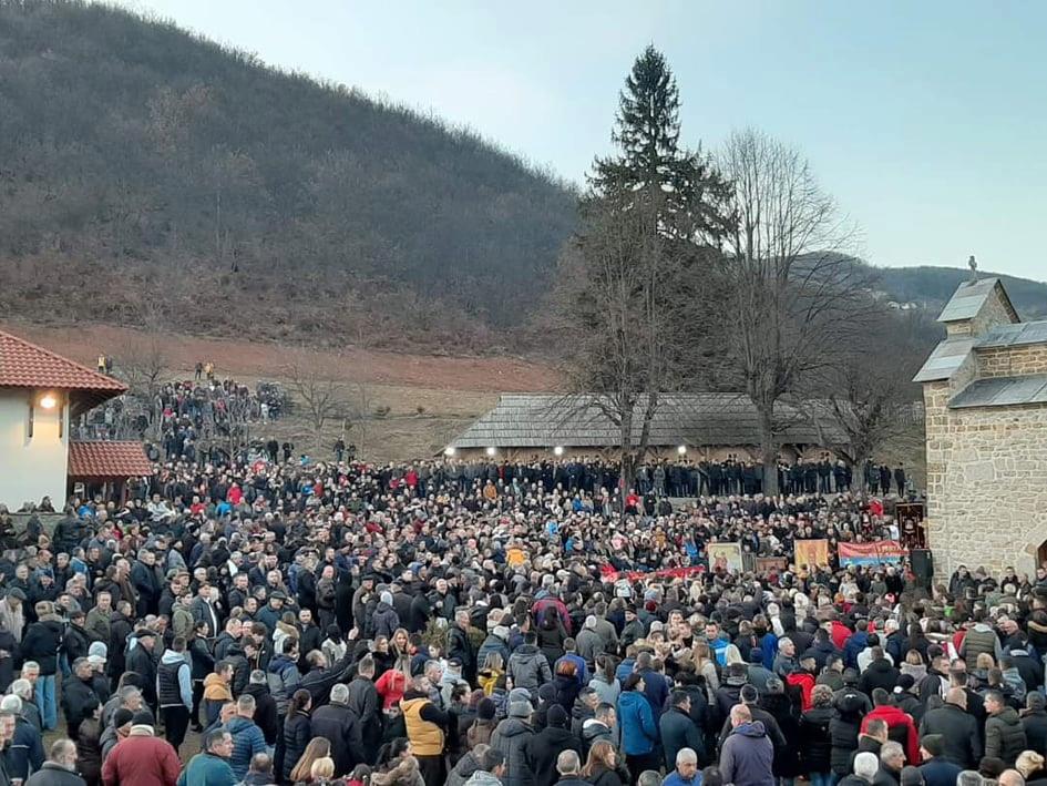 Više hiljada građana Berana i večeras na molitvenu litiju