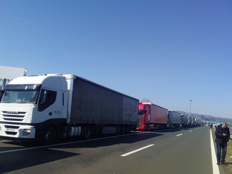 Petnaestak šlepera krenuo za Crnu Goru