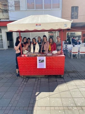 Učenici prikupljali novac za pomoć za svog vršnjaka