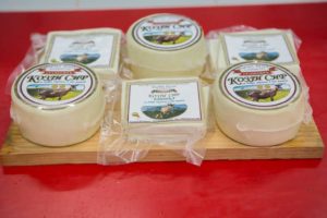 Stankovići poznati po savremenoj farmi koza i sirari