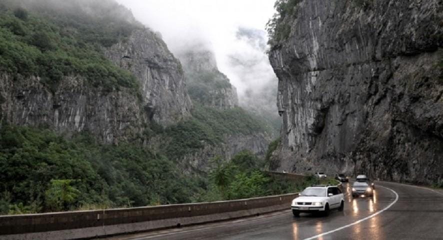 AMSCG: Uslijed mokrih kolovoza savjetuje se oprezna vožnja