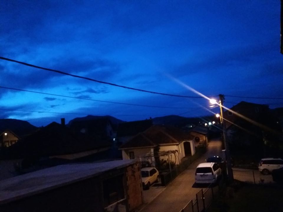 Oblačno veče u gradu pod Jasikovcem