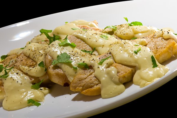 Piletina u bešamel sosu