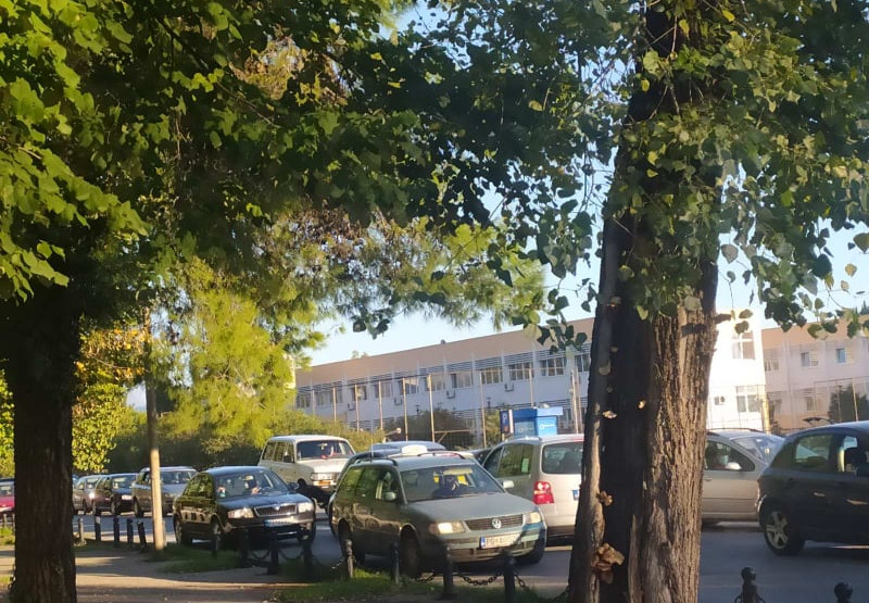 Ispred Instituta za javno zdravlje i danas gužve