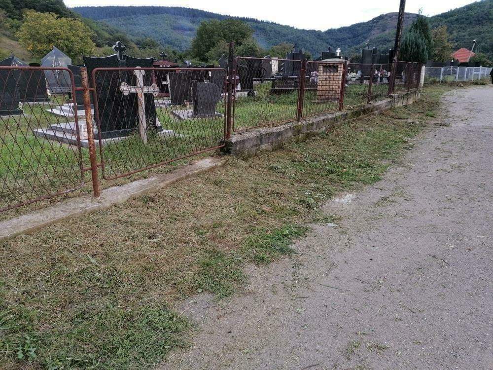 Bračni par iz Budimlje uredio prilaz groblju