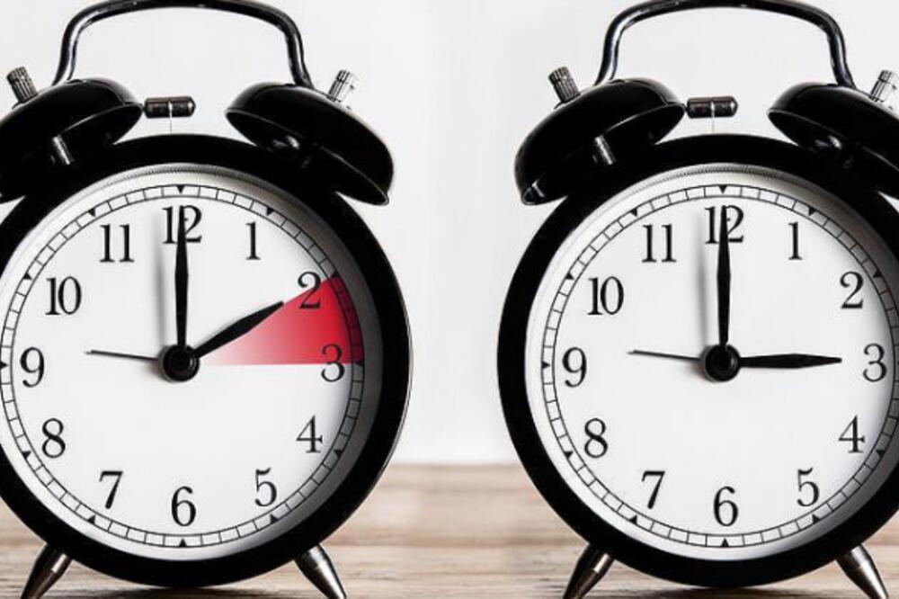 Počelo je zimsko računanje vremena, kazaljke pomjerene sat unazad