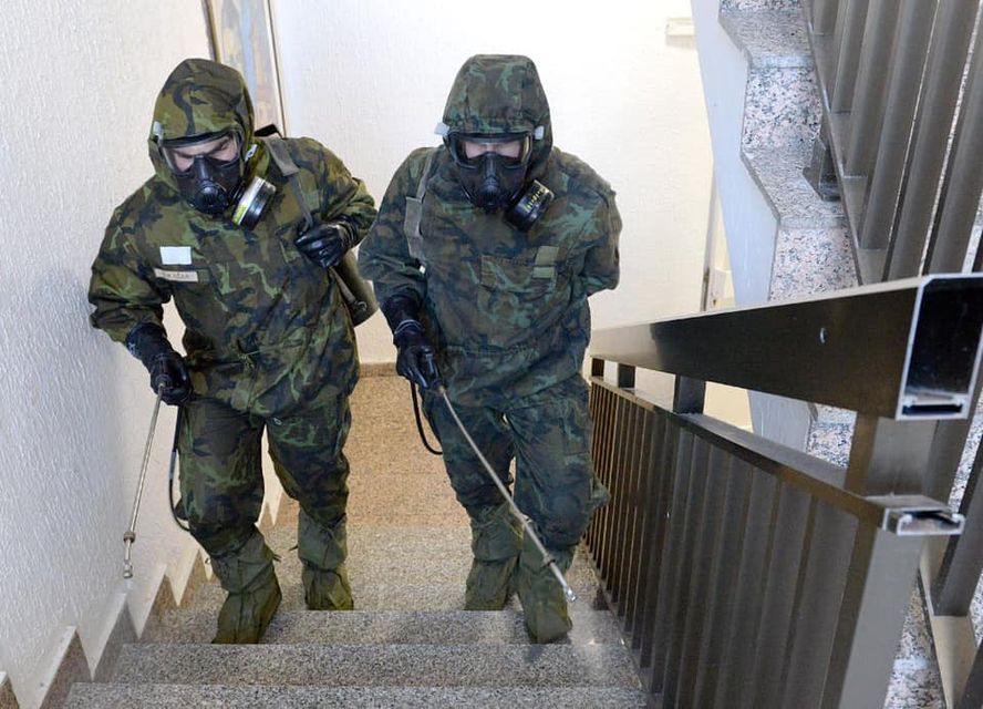 Dekontaminiran i Plavi dvor