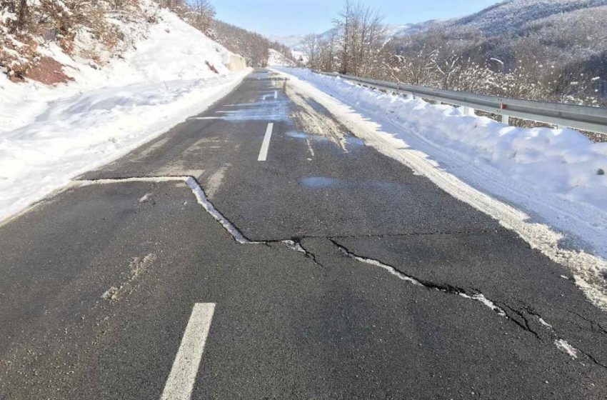 Brojna oštećenja na putu Berane- Petnjica