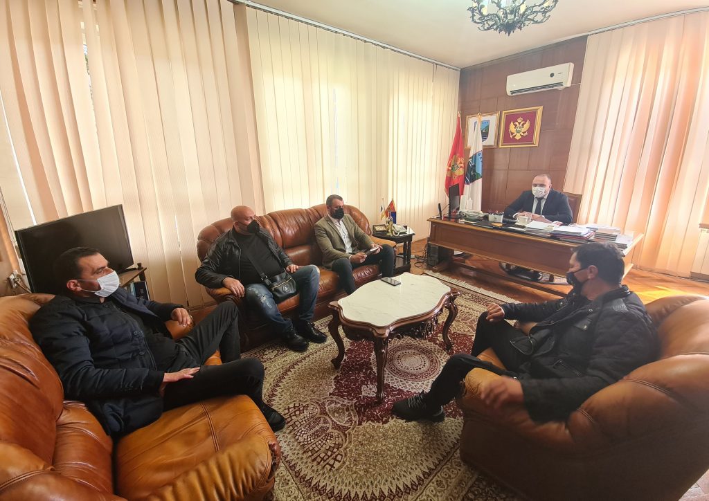 Opština će pomoći izgradnju vodovoda i asfaltiranje puta na Lokvama