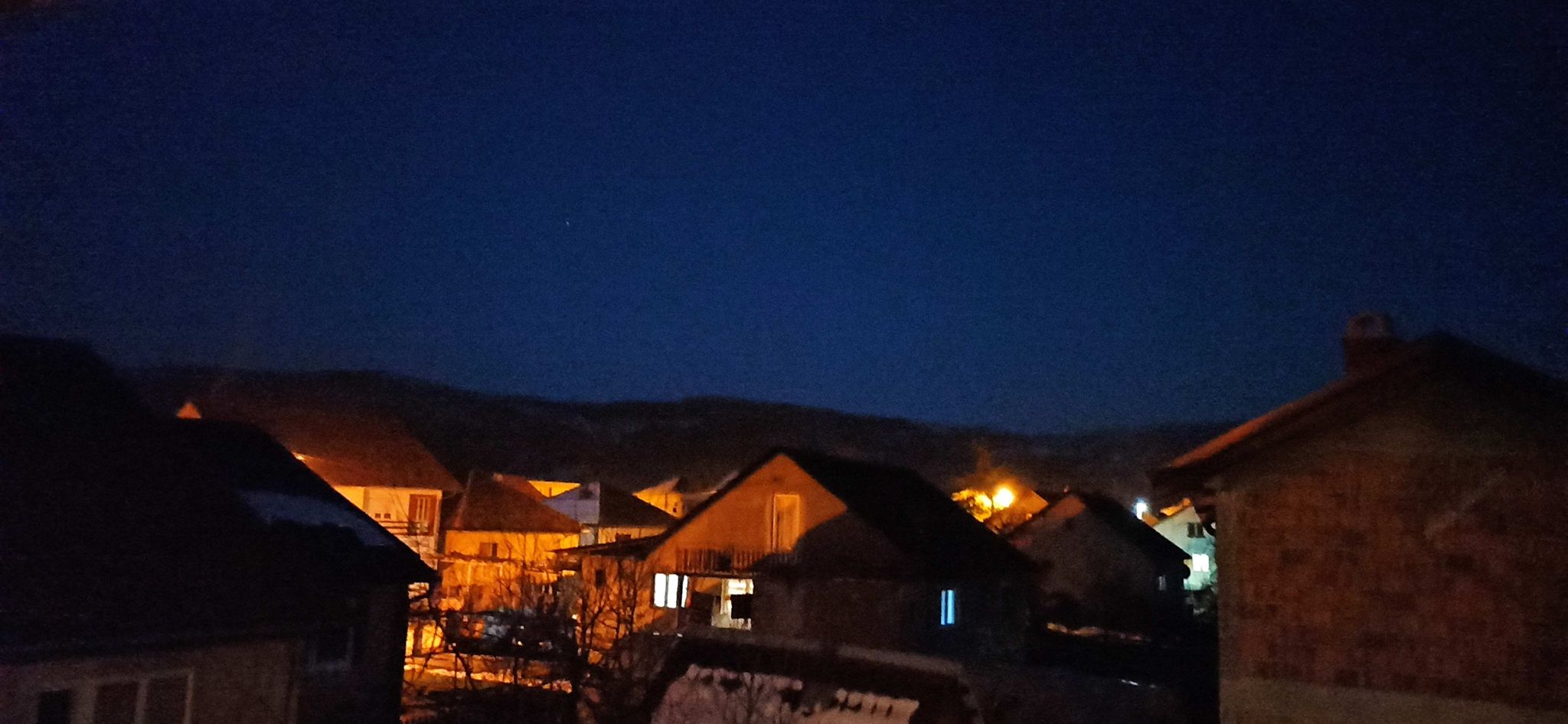 Prohladno, vedro... Snijeg se gotovo otopio Послао/ла Stefan Данас у 20:07 Moze se prosetati uz obaveznu zimsku jaknu Послао/ла Stefan Данас у 20:07 Temperatura je jedan stepen