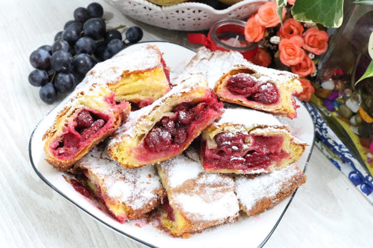 Pita od višanja sa gotovim korama, sastojci