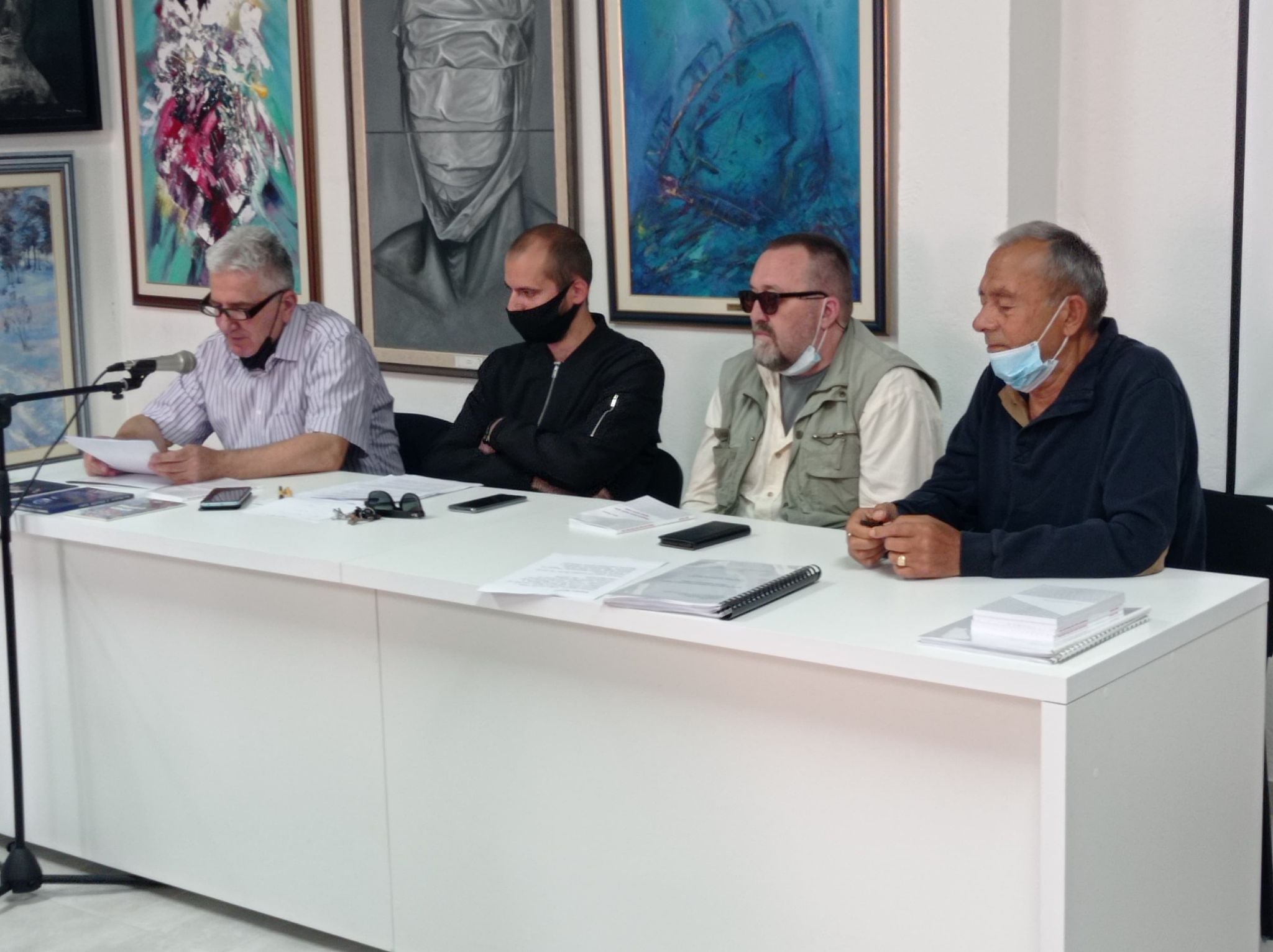 U Narodnoj biblioteci „Dr Radovan Lalić“ održani su susreti slijepih i slabovidih stvaralaca sa sjevera Crne Gore. Svoje stihove govorili su Branko Raičević i Duško Nedović, a čitane su i pjesme Sava Blagojevića, Alekseja, Siniše Ašanina i Vladana Šćekića koji nijesu mogli da prisustvuju ovom druženju. Susreti su realizovani u sklopu projekta „Malim korakom u velike promjene statusa slijepih i slabovidih građana“ kojim je Organizacija slijepih iz Berana aplicirala na Javni konkurs za raspodjelu sredstava NVO za 2020. godinu, a koji je finansijski podržala Opština Berane. Uz zahvalnost Opštini Berane i JU Centar za kulturu iz Organizacije slijepih je rečeno da organizacijom ovakvih susreta imaju za cilj stvaranje uslova u konzumiranju kulturnih proizvoda i kulturnih potreba građana koji imaju problem sa vidom.