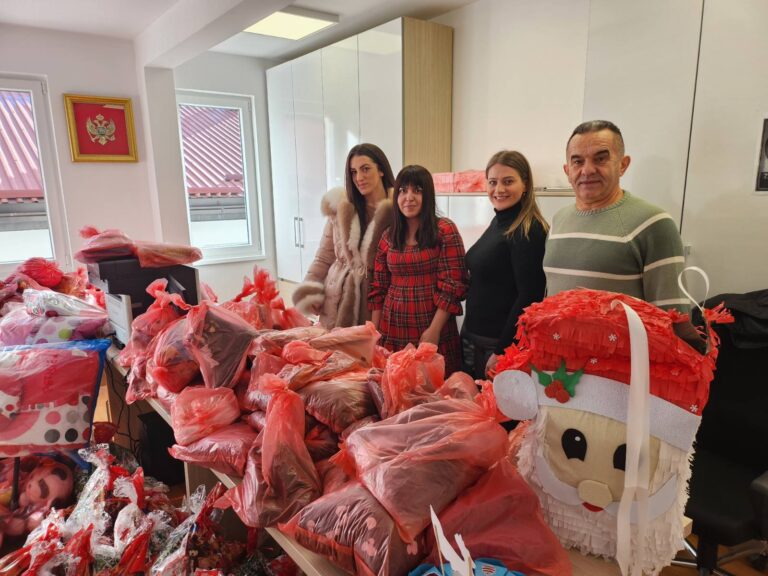 Paketići za djecu iz Petnjice