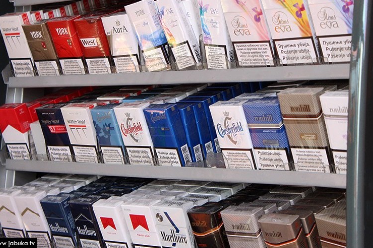 Na slici se nalaze paklice cigareta