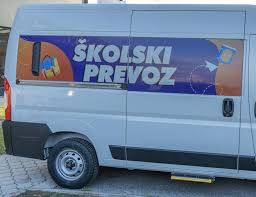 Beranske osnovne škole dobile minibuseve za prevoz učenika