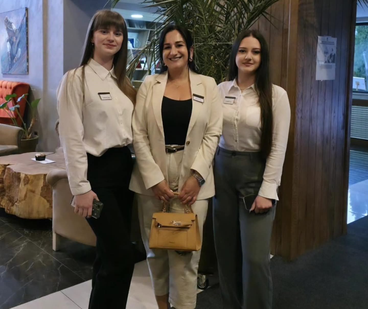 Učenice ekonomsko-ugostiteljske škole na takmičenju iz turizma u Beranama