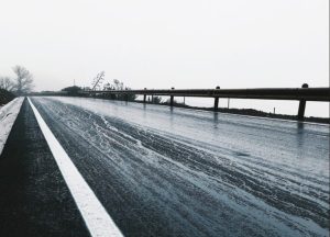 AMSCG: Putevi mokri i klizavi