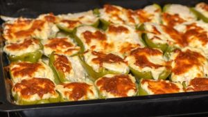 Recept za glavno jelo: Punjene paprike sa kajmakom