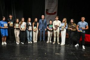 Svečanost u Beranama: Nagrađeni najuspješniji osnovci i srednjoškolci