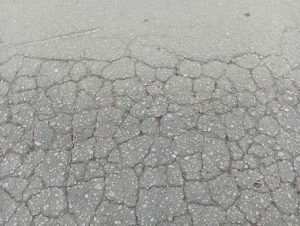 Građani i dalje voze po zakrpljenim putevima