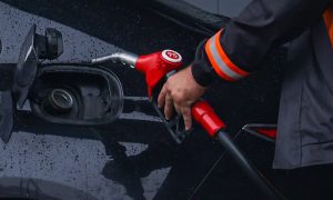 Vlada ublažila poskupljenje: Dizel od ponoći jeftiniji