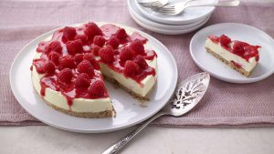 Recept za dezert: Bijeli čokoladni čizkejk sa malinama