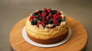 Predlog za dezert: Kremasti cheesecake sa voćem