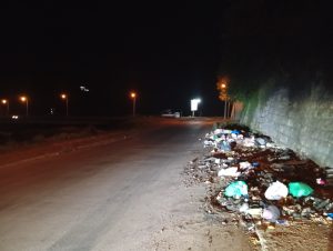 Divlja deponija niče na putu od Harema ka Rudešu