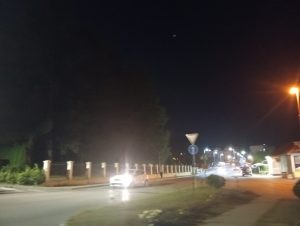 Mirna atmosfera, svijetla grada i lagani ritam večeri