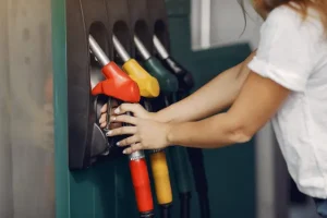 Od ponoći za cent jeftiniji dizel i Eurosuper 98