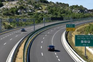 Hapšenje zbog prebrze vožnje na autoputu