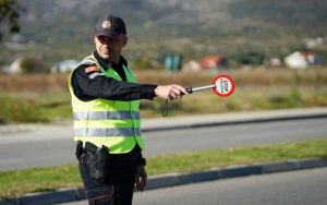 Tivat: Uhapšena dva komunalna policajca osumnjičena za zloupotrebu službenog položaja