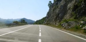 AMSCG: Povoljni uslovi za vožnju, vozači da poštuju propise i signalizaciju