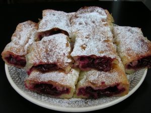Predlog za desert: Domaća pita sa višnjama