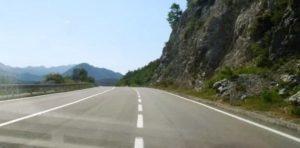 AMSCG: Saobraća se po mokrim i klizavim kolovozima