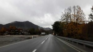 AMSCG: Saobraća se po mokrim i klizavim kolovozima